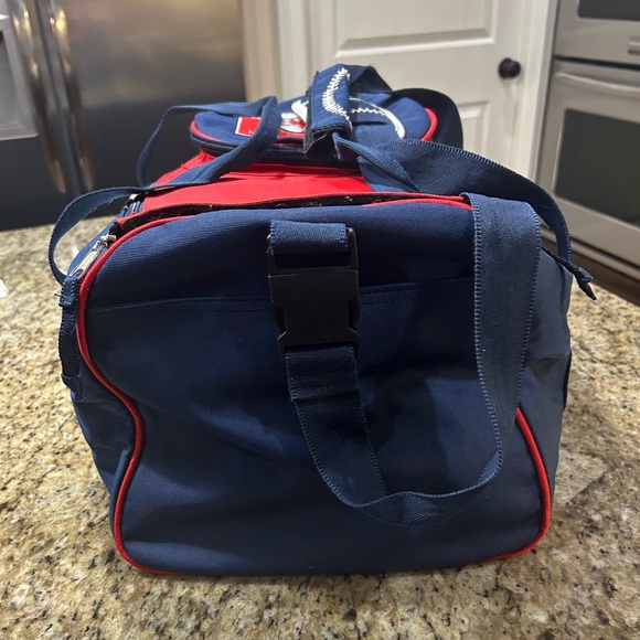 Copperstone Collection- Boston Red Sox Sports Bag - Picture 4 of 9